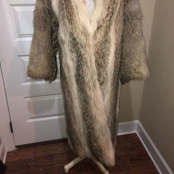 Long Real Coyote Fur Coat with Huge Collar - Picture 2 of 10